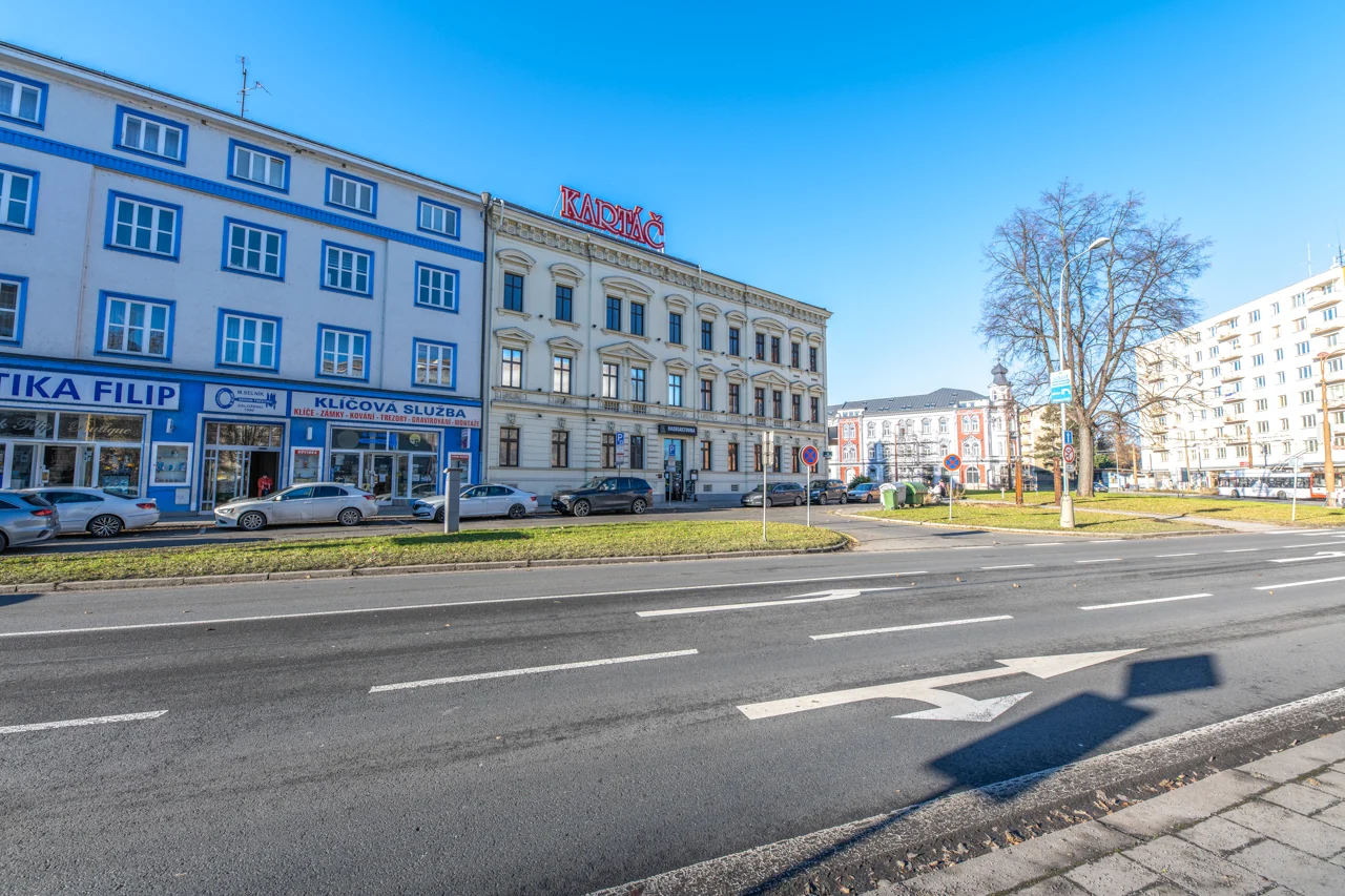 prodej-investicni-nemovitosti-opava-kasino-kartac-restaurace-radegastovna-pohled-pres-ulici